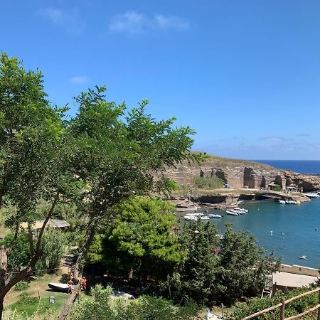 Hotel Isolabella Вентотене Екстериор снимка