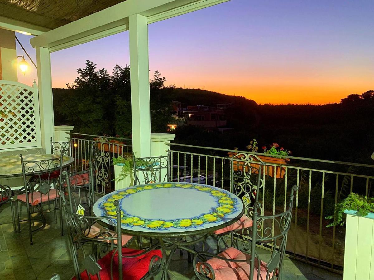 Hotel Isolabella Вентотене Екстериор снимка