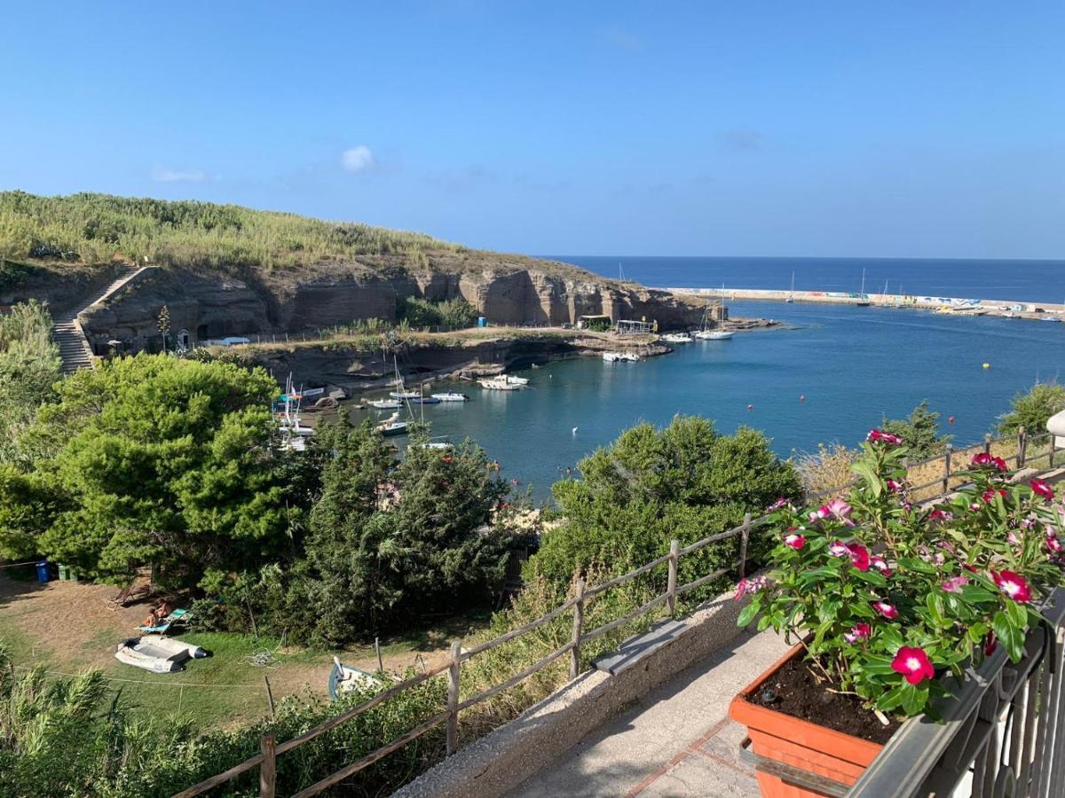 Hotel Isolabella Вентотене Екстериор снимка