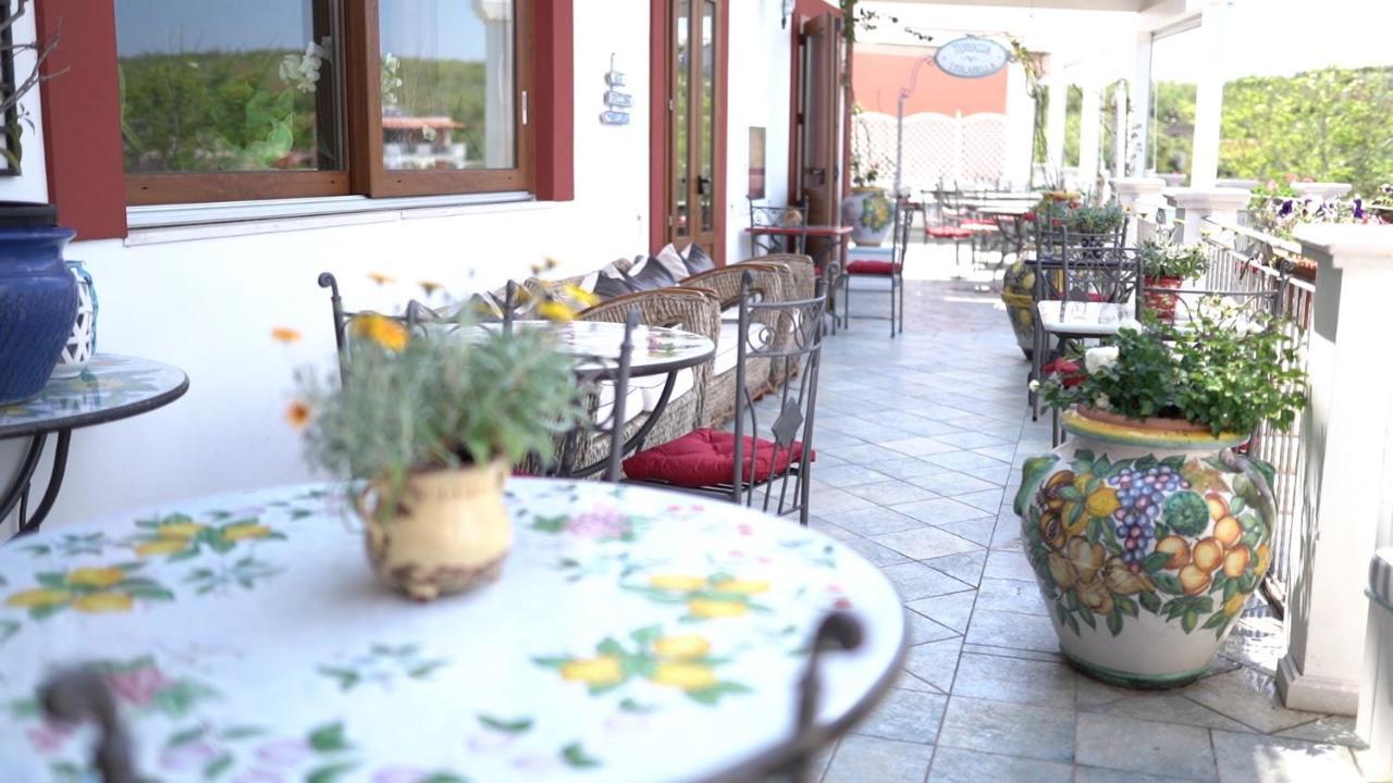 Hotel Isolabella Вентотене Екстериор снимка