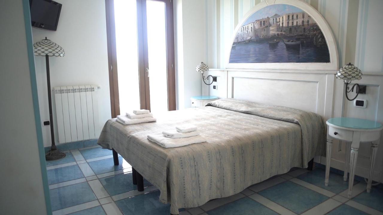 Hotel Isolabella Вентотене Екстериор снимка