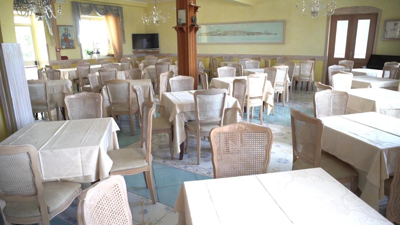 Hotel Isolabella Вентотене Екстериор снимка