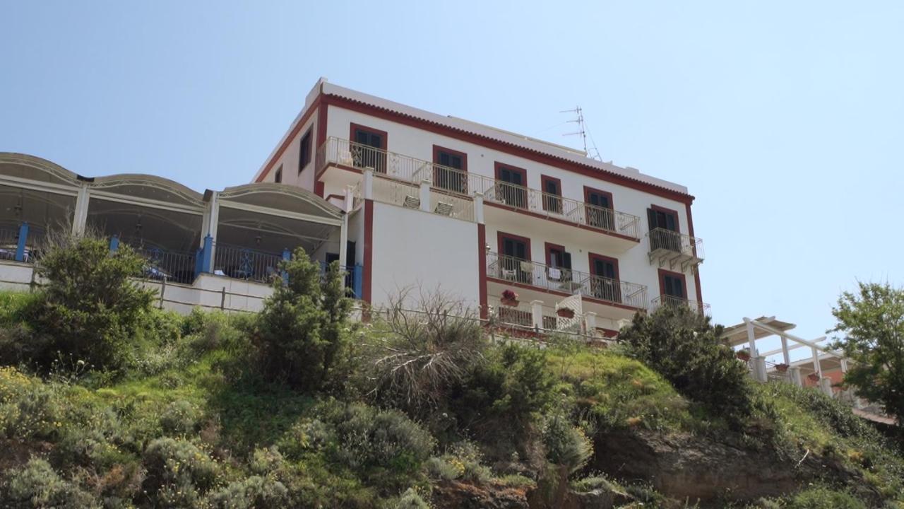 Hotel Isolabella Вентотене Екстериор снимка