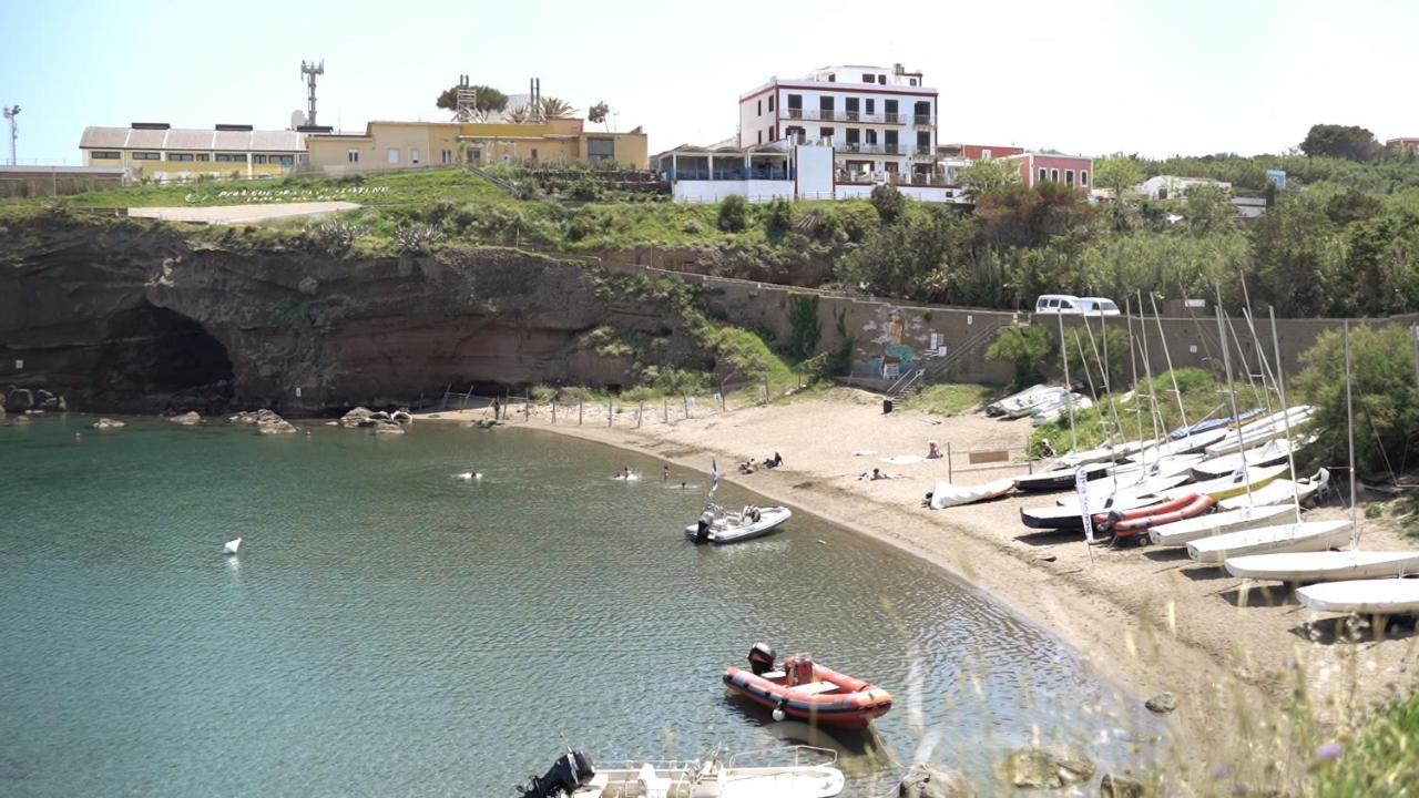 Hotel Isolabella Вентотене Екстериор снимка
