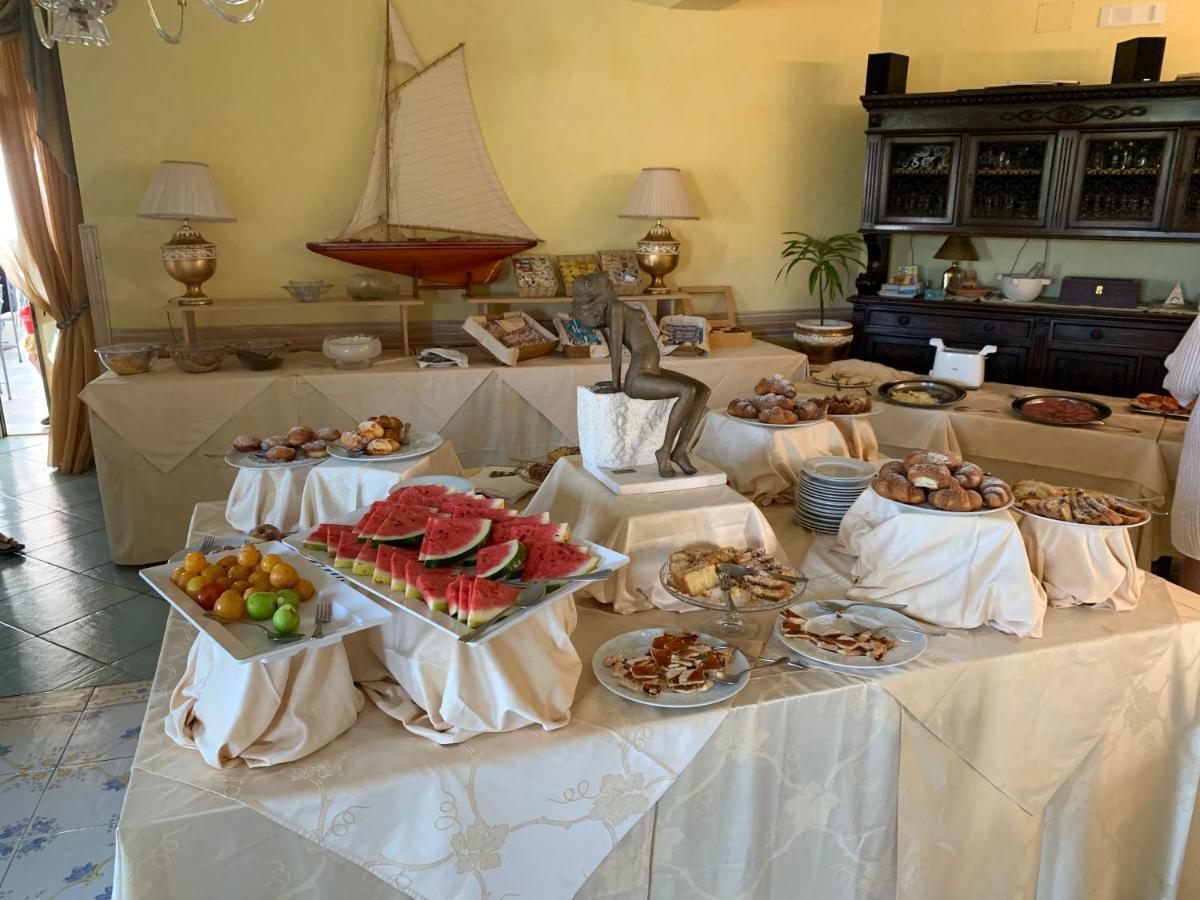 Hotel Isolabella Вентотене Екстериор снимка