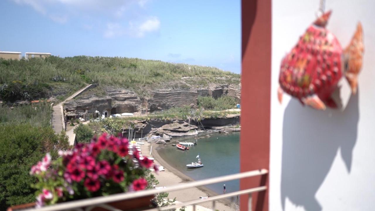 Hotel Isolabella Вентотене Екстериор снимка