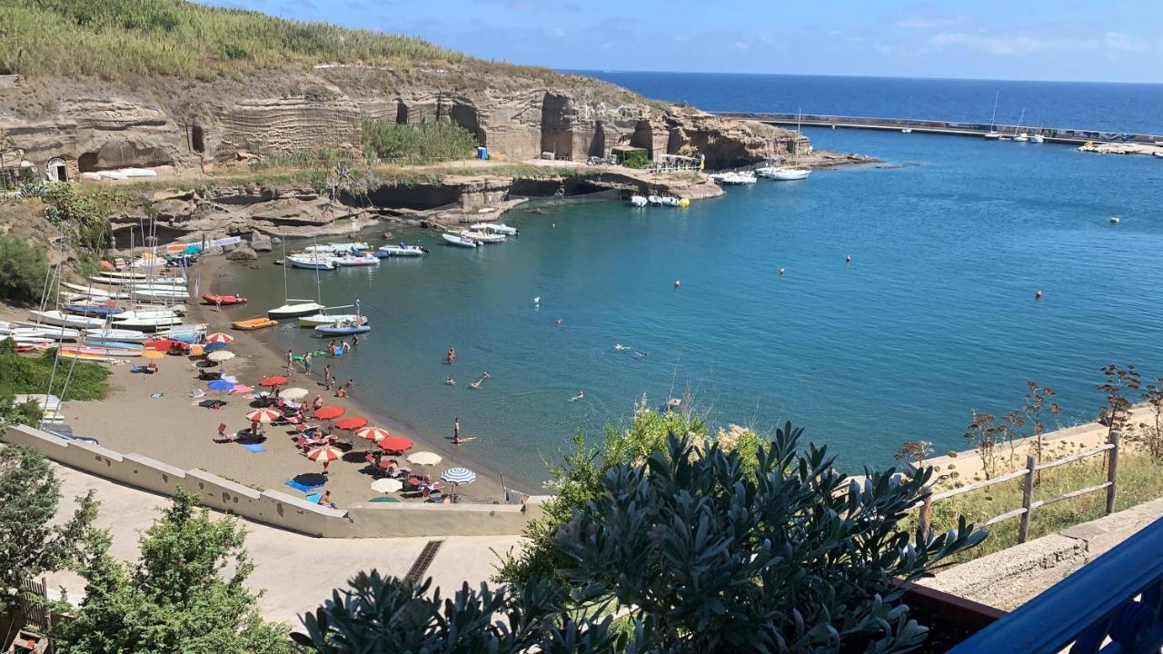 Hotel Isolabella Вентотене Екстериор снимка