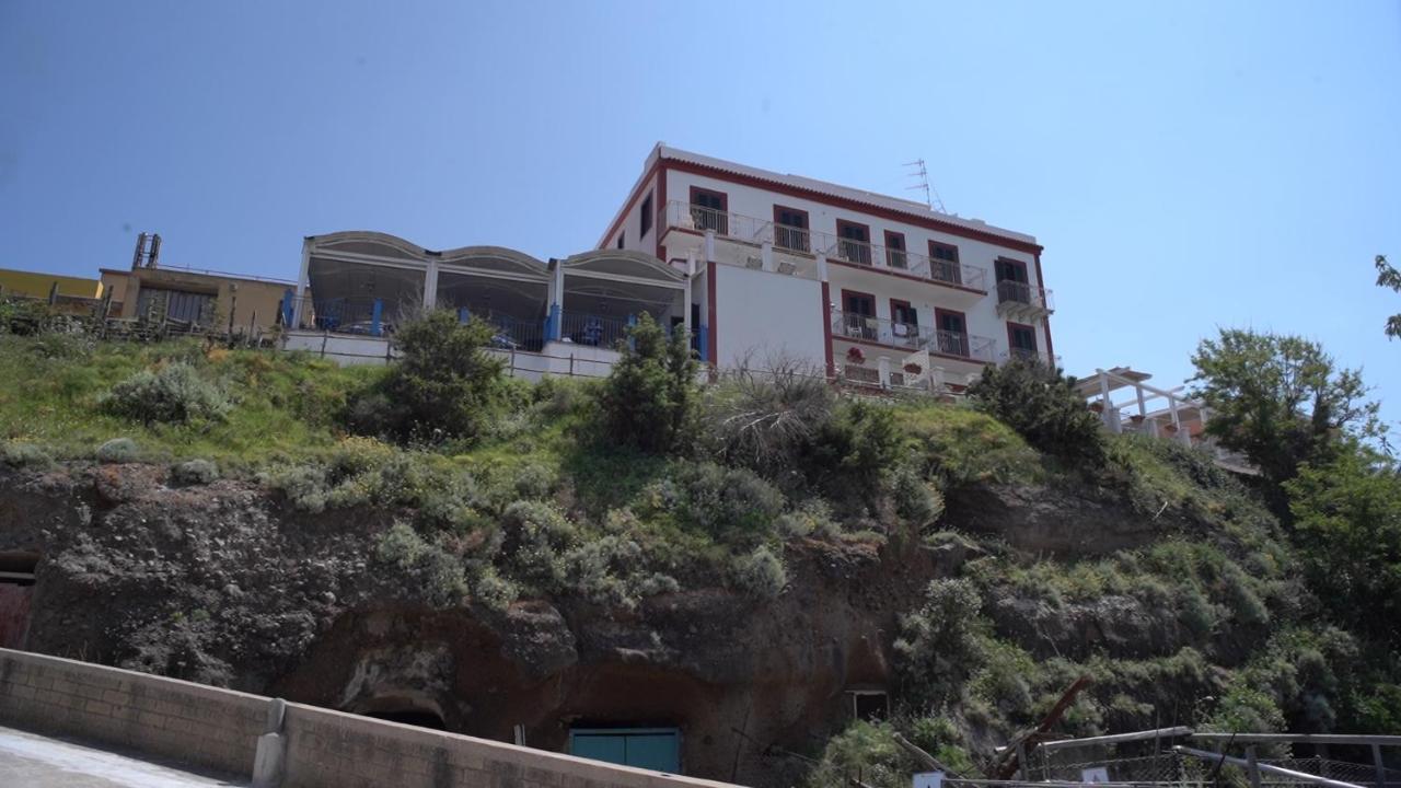 Hotel Isolabella Вентотене Екстериор снимка