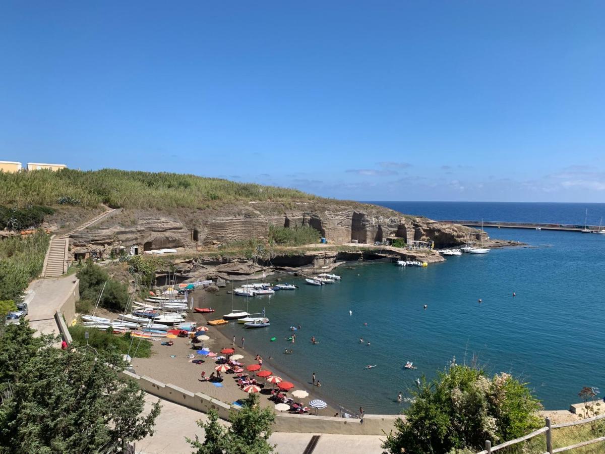Hotel Isolabella Вентотене Екстериор снимка
