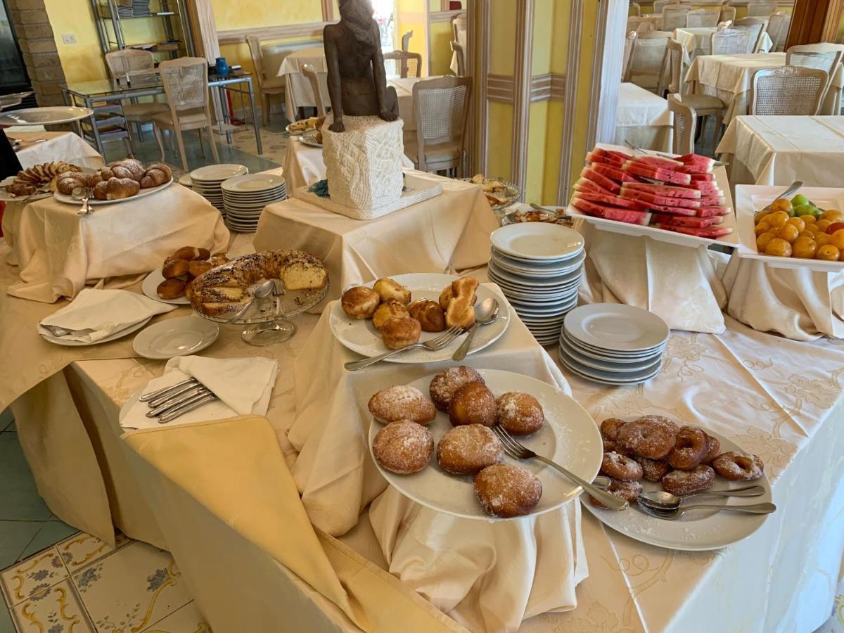 Hotel Isolabella Вентотене Екстериор снимка